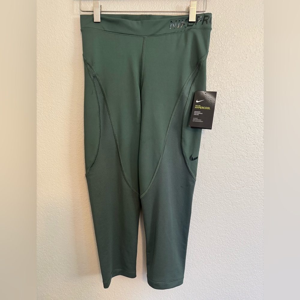 NWT Nike Pro Hypercool crop leggings